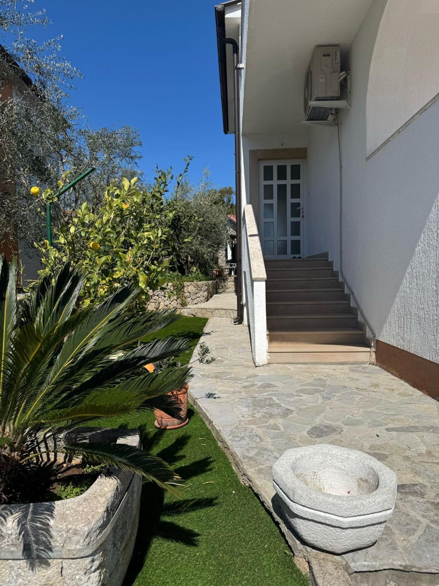 Apartman Kartec Krk Town Exterior photo